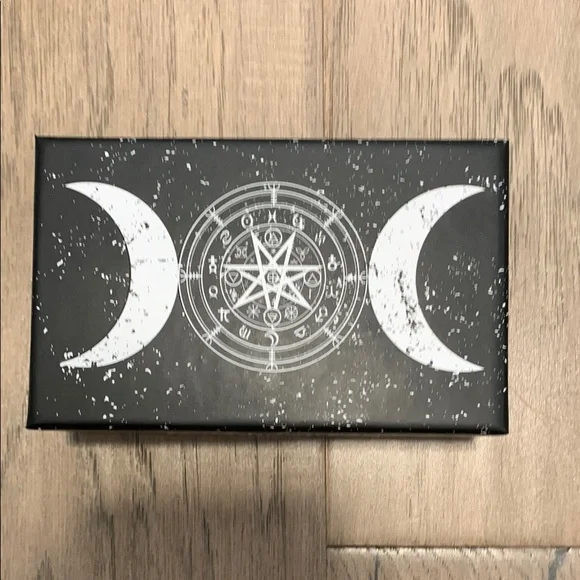 Propet Tarot Card Set and Guidebook - Picture 4 of 6